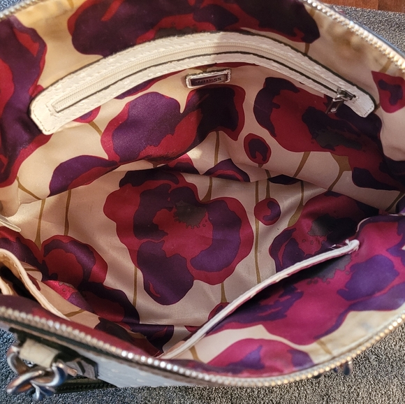 Guess Purse - Picture 4 of 5